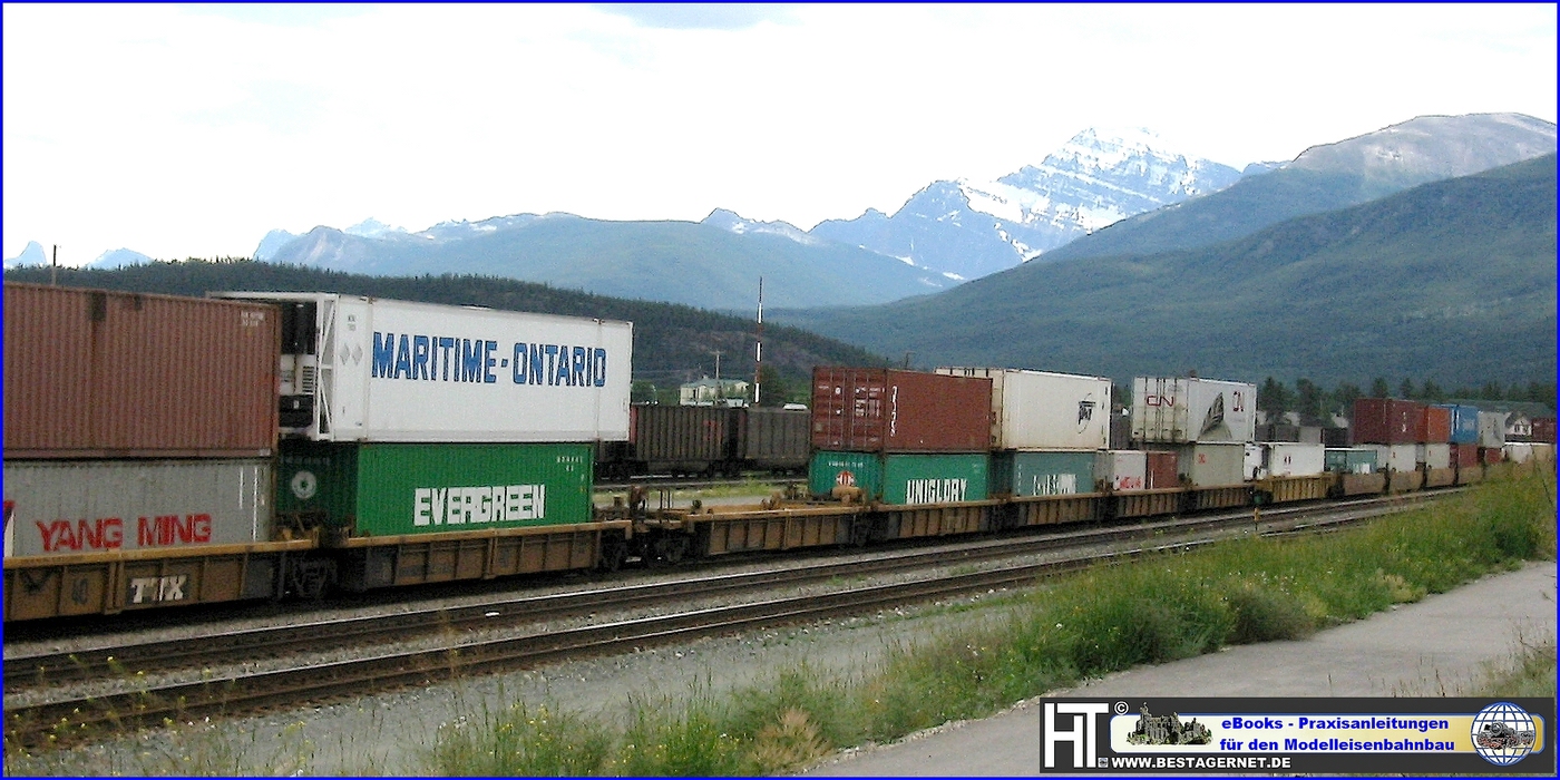 Containerzug Rockys West Kanada BC